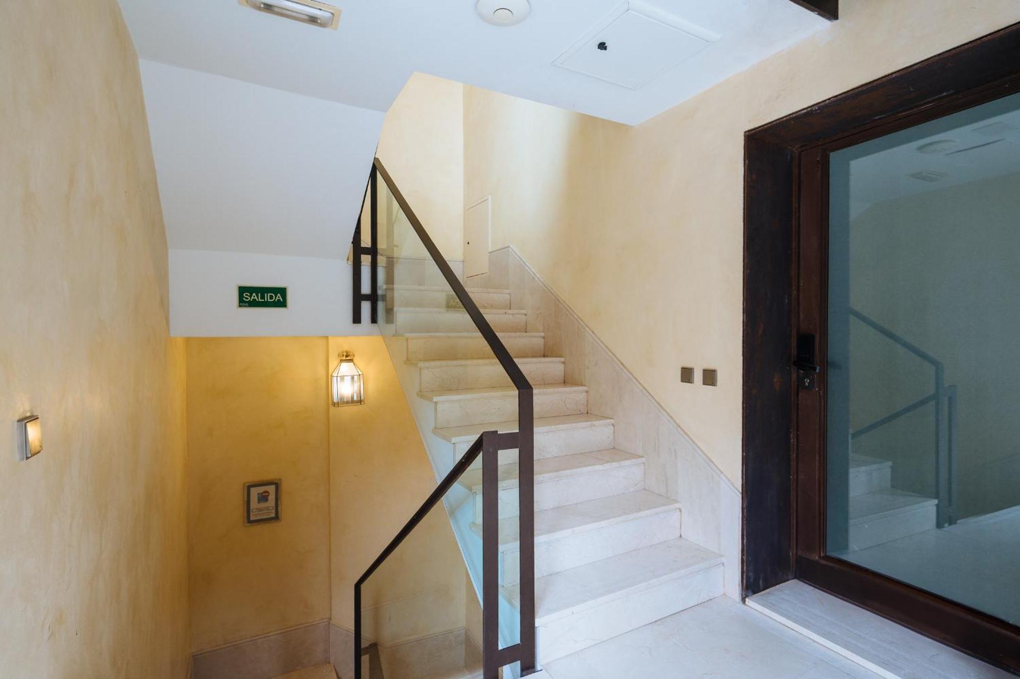 Apartamentos La Vistosona Севиля Екстериор снимка